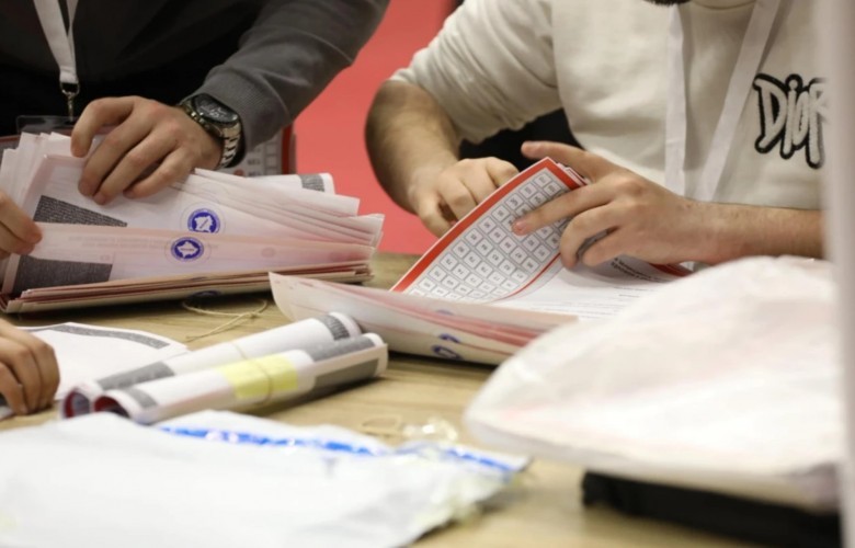 Edhe 25 kuti pa numëruar, ky është rezultati nga votat me postë