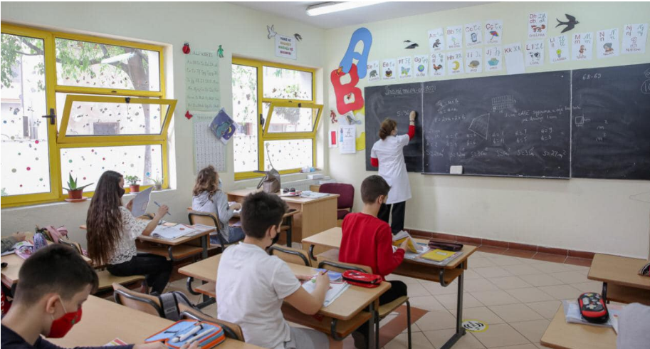 Shtyhet fillimi i gjysmëvjetorit të dytë në këtë shkollë