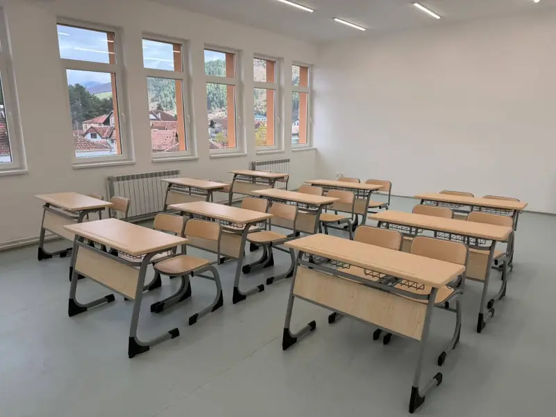 Përleshje fizike mes dy mësimdhënësve