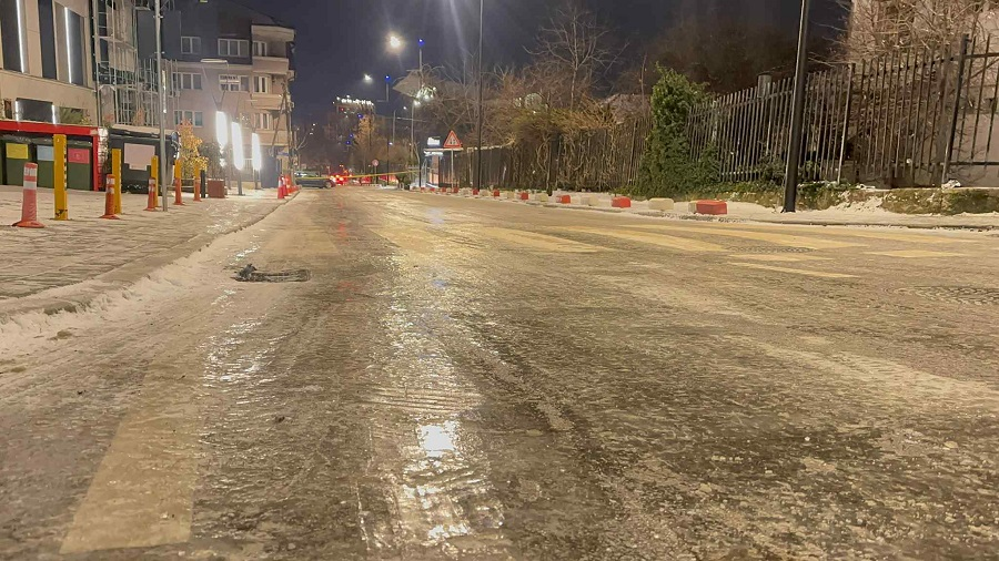 Borë e akull, mbyllet për qarkullim kjo rrugë në Prishtinë