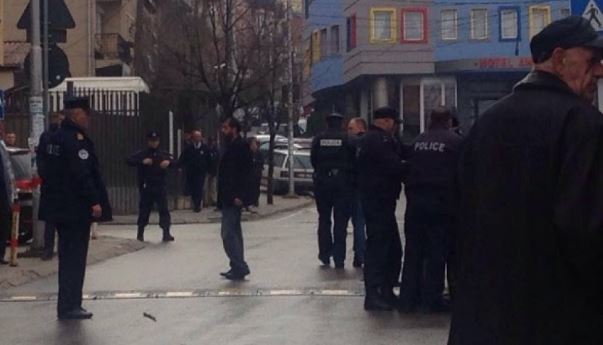 Incident i rëndë në Mitrovicë: I riu serb rrah punëtorin shqiptar