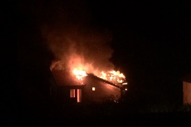 Digjet një shtëpi, vdes një 50-vjeçare