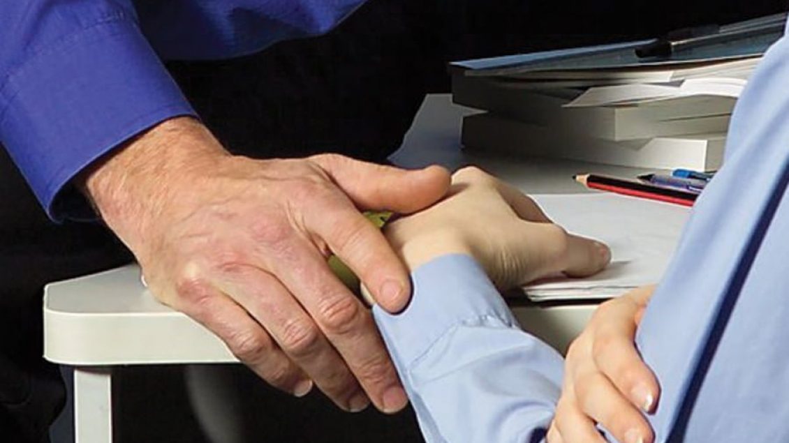 Dyshime për sulm seksual në një shkollë, profesori ndalohet për 48 orë