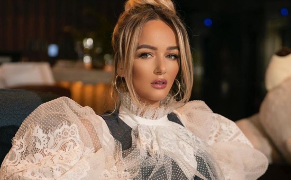 Adriana Matoshi feston ditëlindjen, mosha do t’iu habisë