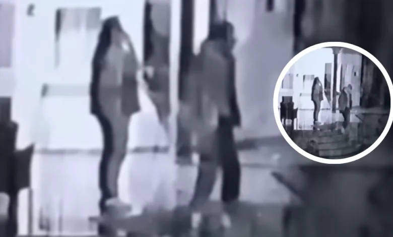 Publikohet momenti kur qeni paralajmëron pronarin për tërmetin, e nxjerr në oborr – VIDEO