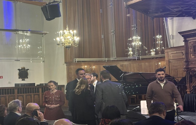 Glauk Konjufca arrin në Hagë