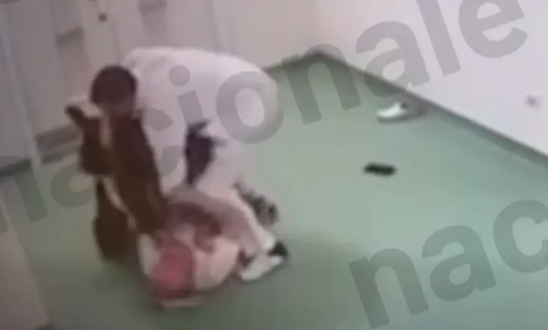 Grushte e përplasje përtoke, publikohen pamjet e përleshjes fizike mes dy kirurgëve në QKUK