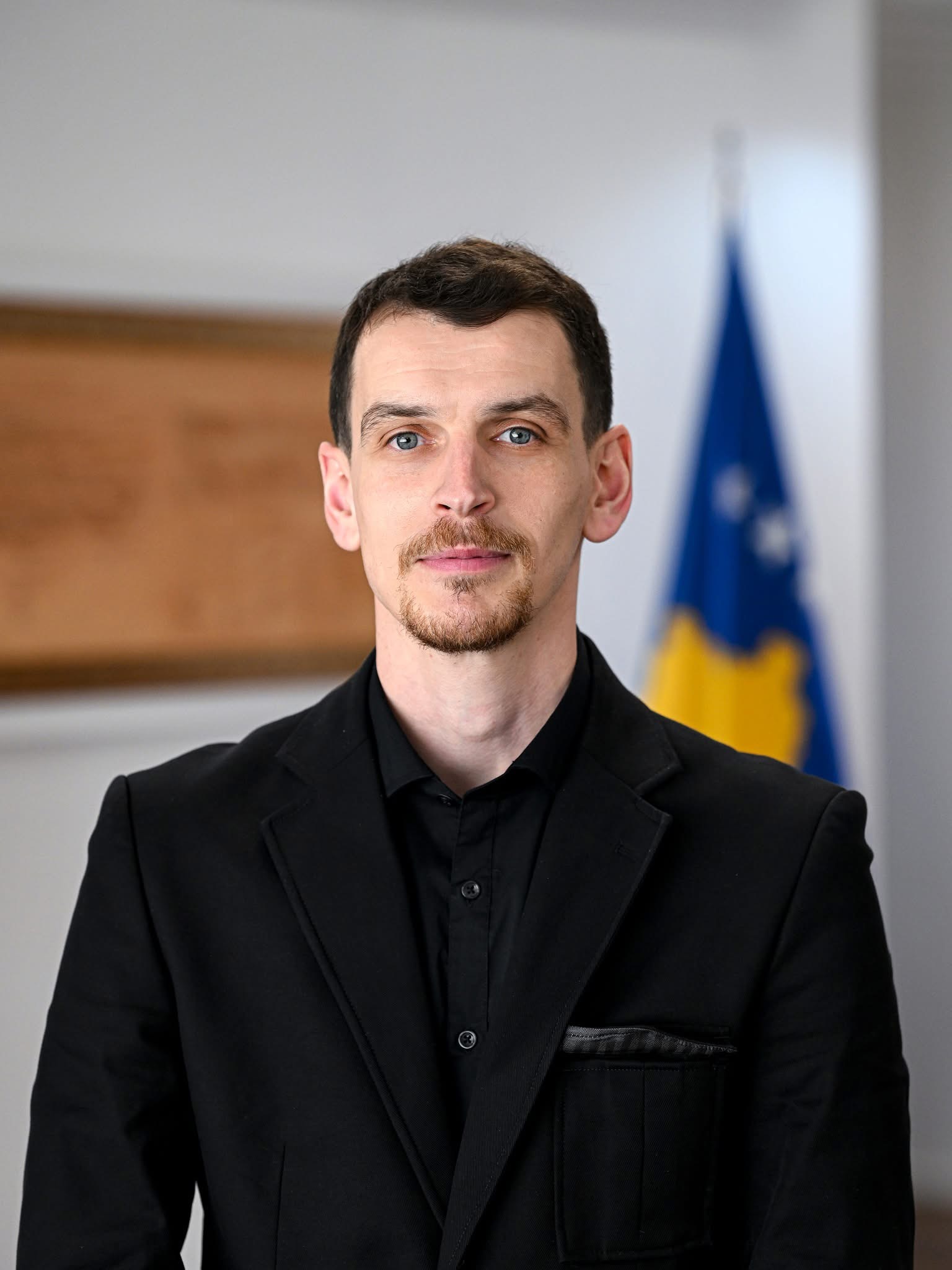 Gazetari i njohur merr detyrën e Zëdhënësit të Qeverisë së Kosovës