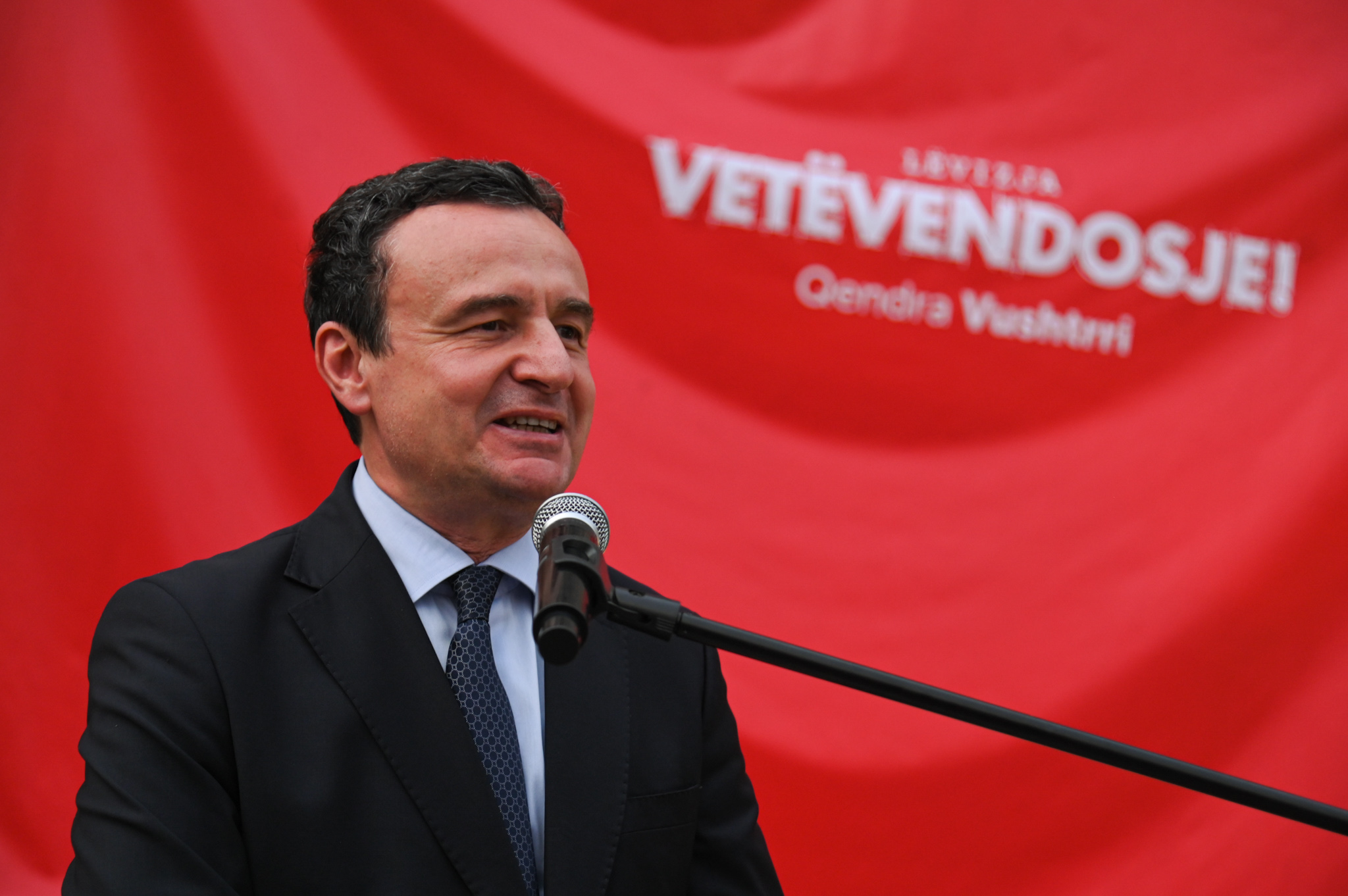 Sondazhi i fundit trondit VV-në, shënon rënie të dukshme