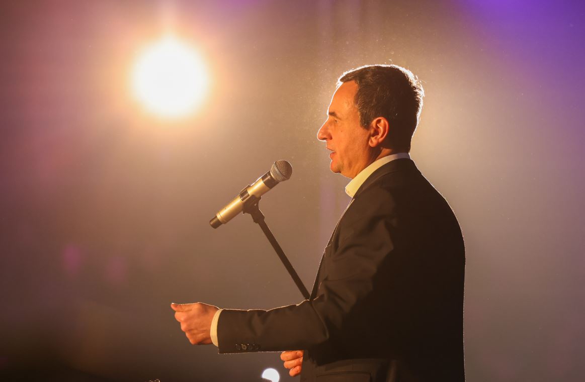 Albin Kurti feston ditëlindjen