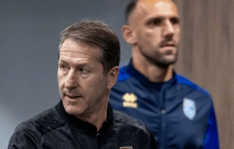 Foda merr vendimin e rëndë: “Sakrifikohet” mesfushori, dy lojtarë përfundojnë në tribunë ndaj Turqisë