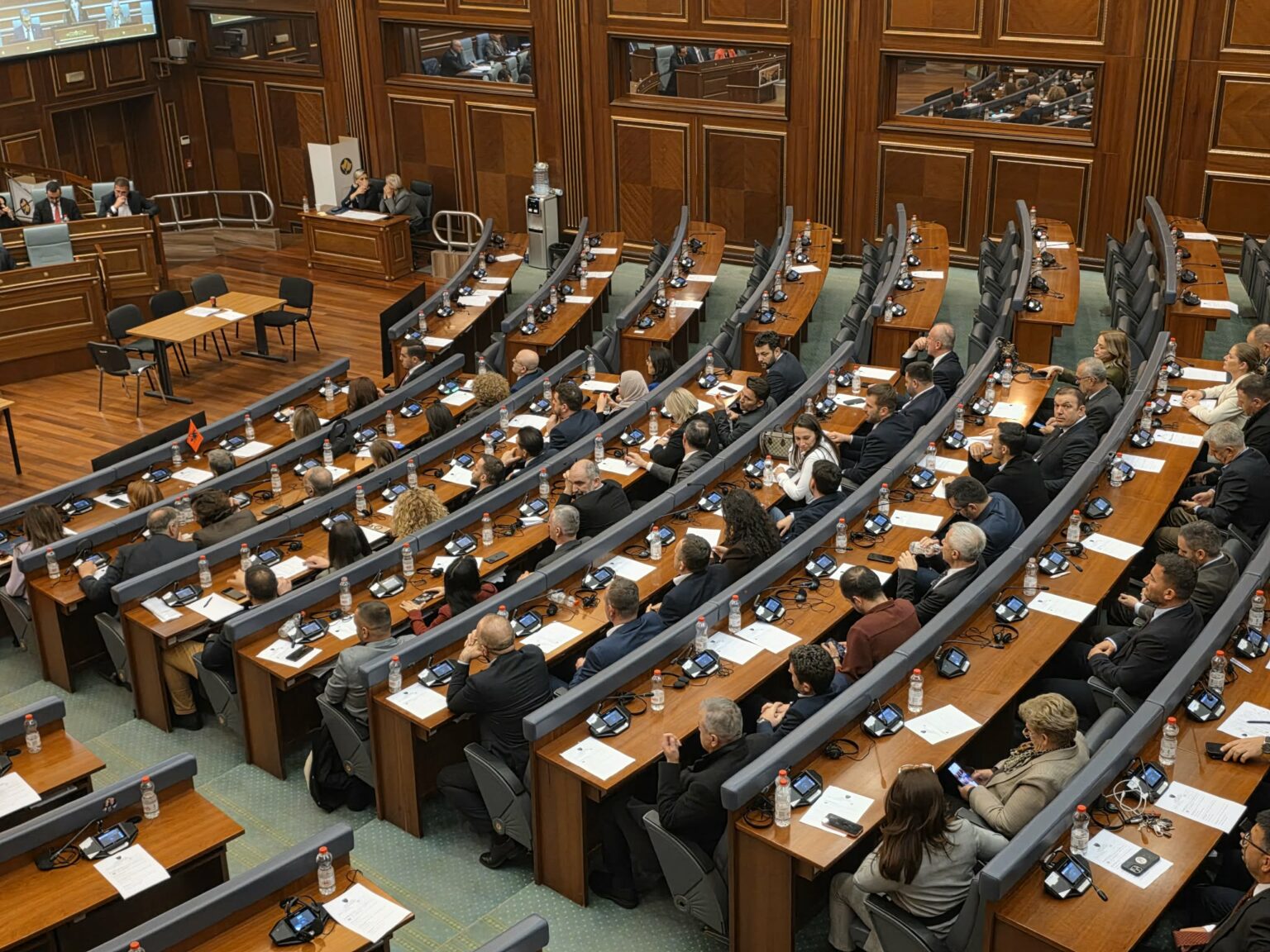 Rezoluta për çmimet e naftës nuk miratohet, këta deputet votuan kundër