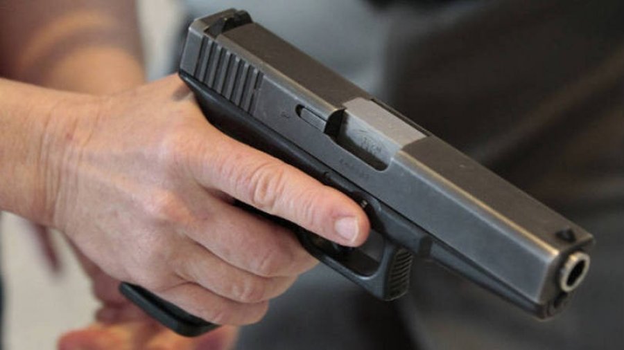 Të shtëna me armë, plagosen dy persona