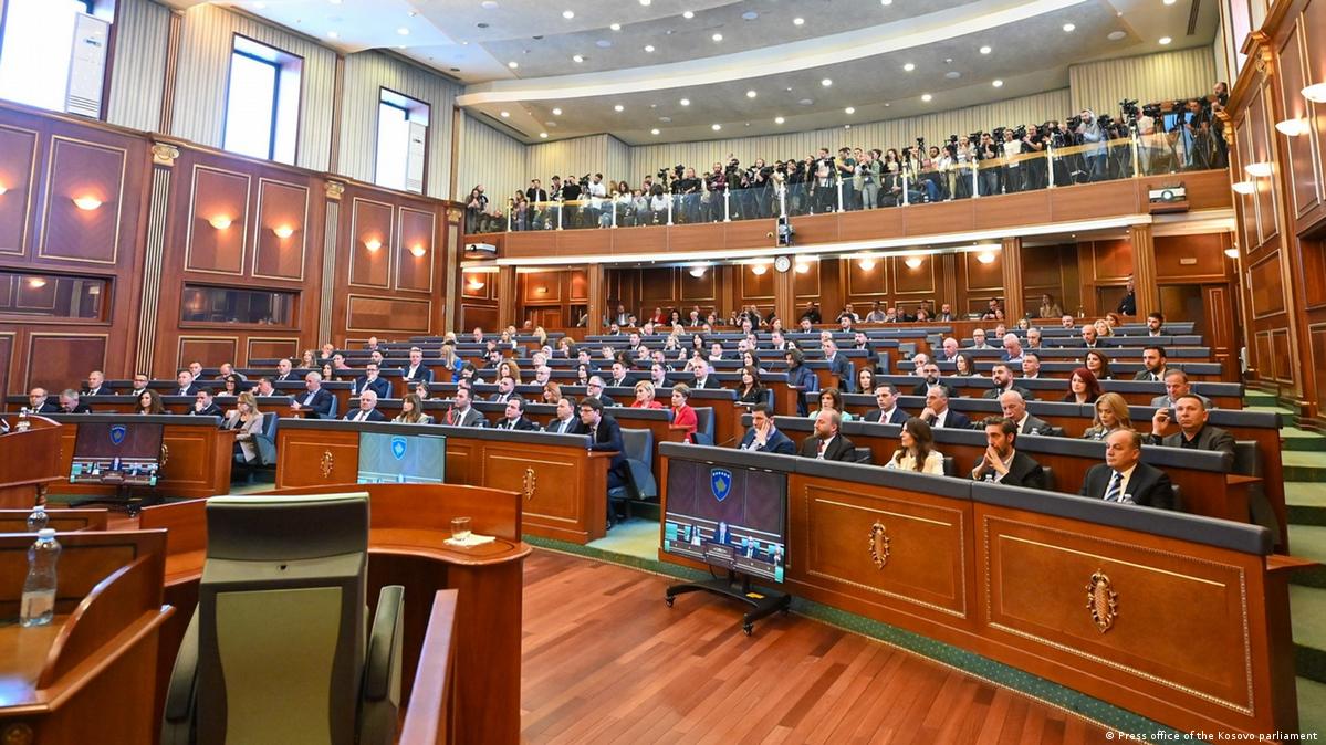 EKSKLUZIVE/ LVV-LDK drejt marrëveshjes, Lutfi Haziri kryeparlamentar, Albulena Haxhiu presidente