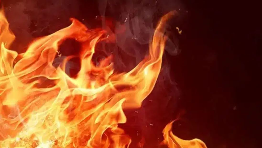 Babai me dy fëmijët e mitur vdiqën në Malishevë si pasojë e zjarrit, detaje