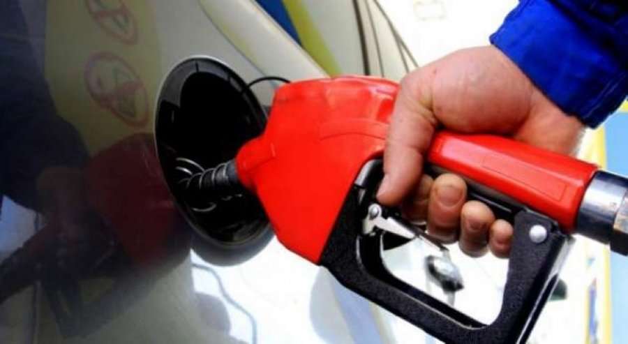 Çmimet e naftës bien pas armëpushimit Izrael-Liban