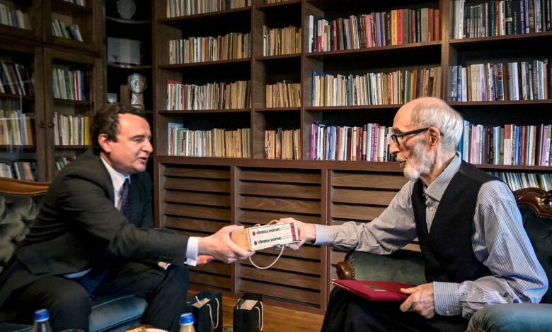 “Ia ktheu sovranitetin Kosovës”: Çka shkruante Rexhep Qosja për votën e tij pro Albin Kurtit më 2025?