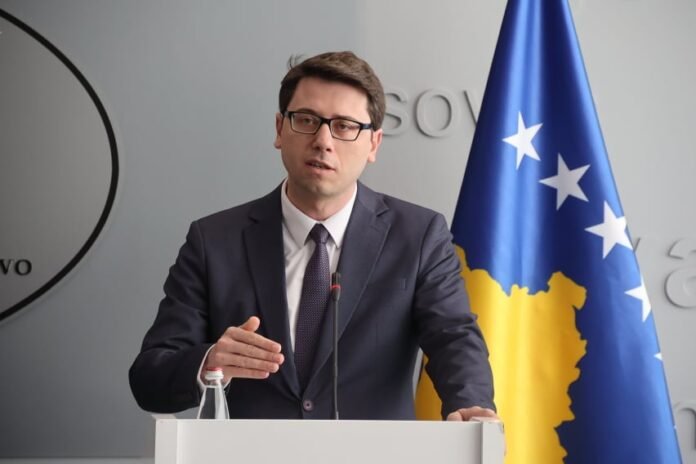 Ministri Murati jep lajmin e mirë për qytetarët, nënshkruan