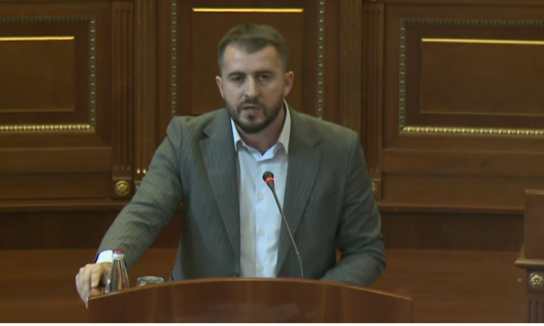 Lushtaku: Veç një protestë masive mundet me shpëtu Kosovën nga ky regjim