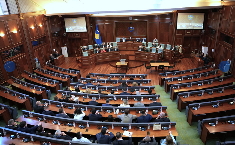 Seanca për presidentin, Kuvendi del me njoftim