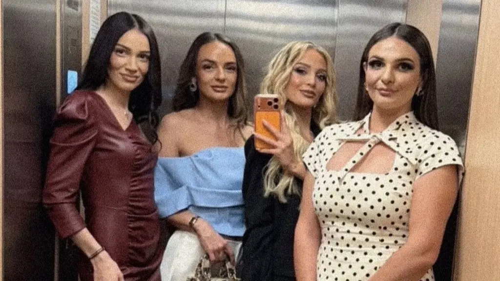 Selin dhe tri kunatat e saj motrat e Gimbos pushtojnë rrjetin, secila më e bukur se tjetra