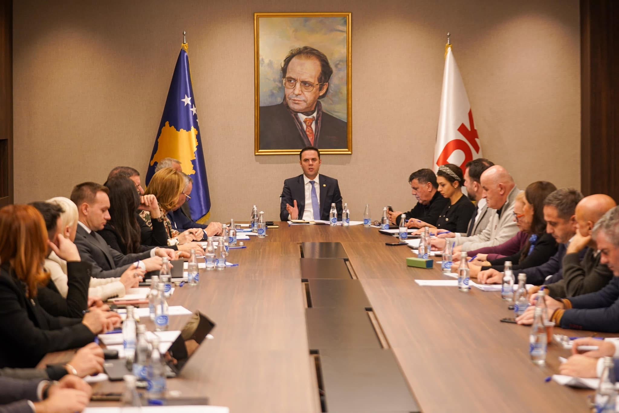 Abdixhiku mbledh partinë, pritet të merret ky vendim