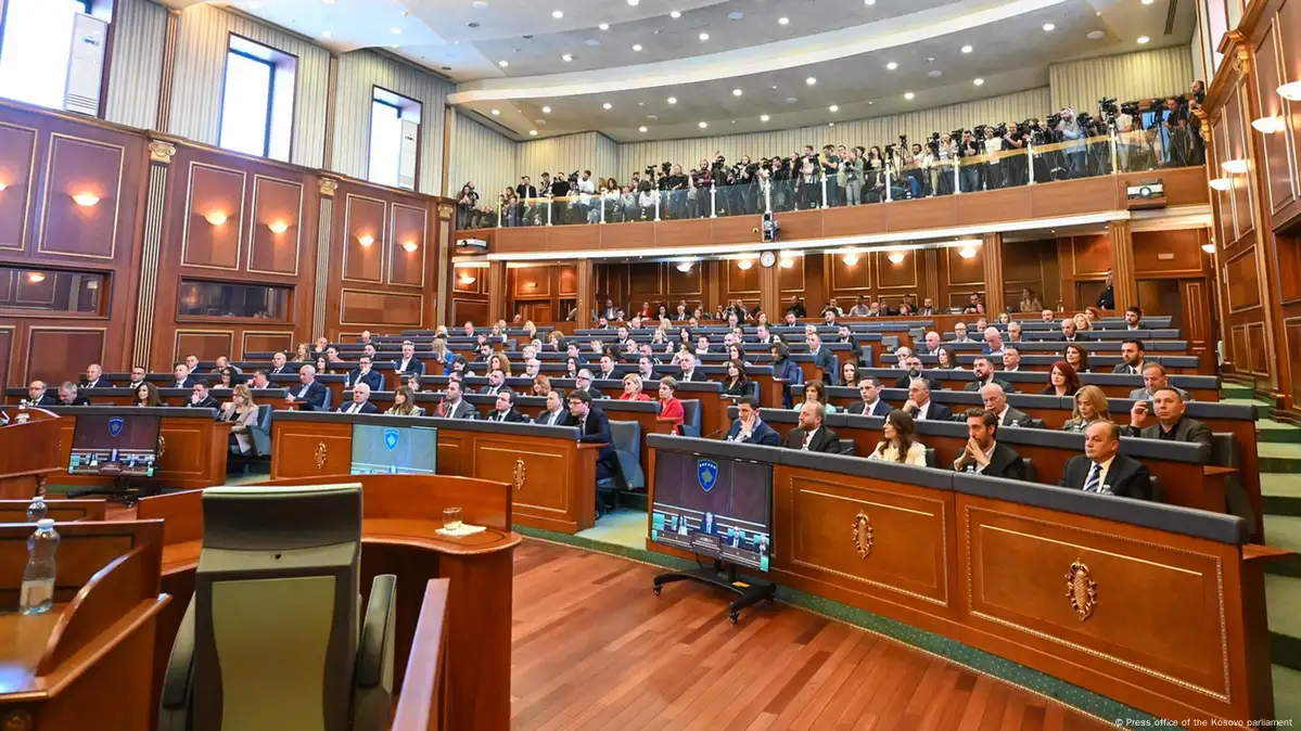 Dy ish-deputete të VV-së do të aderojnë, njëra në PDK e tjetra në LDK
