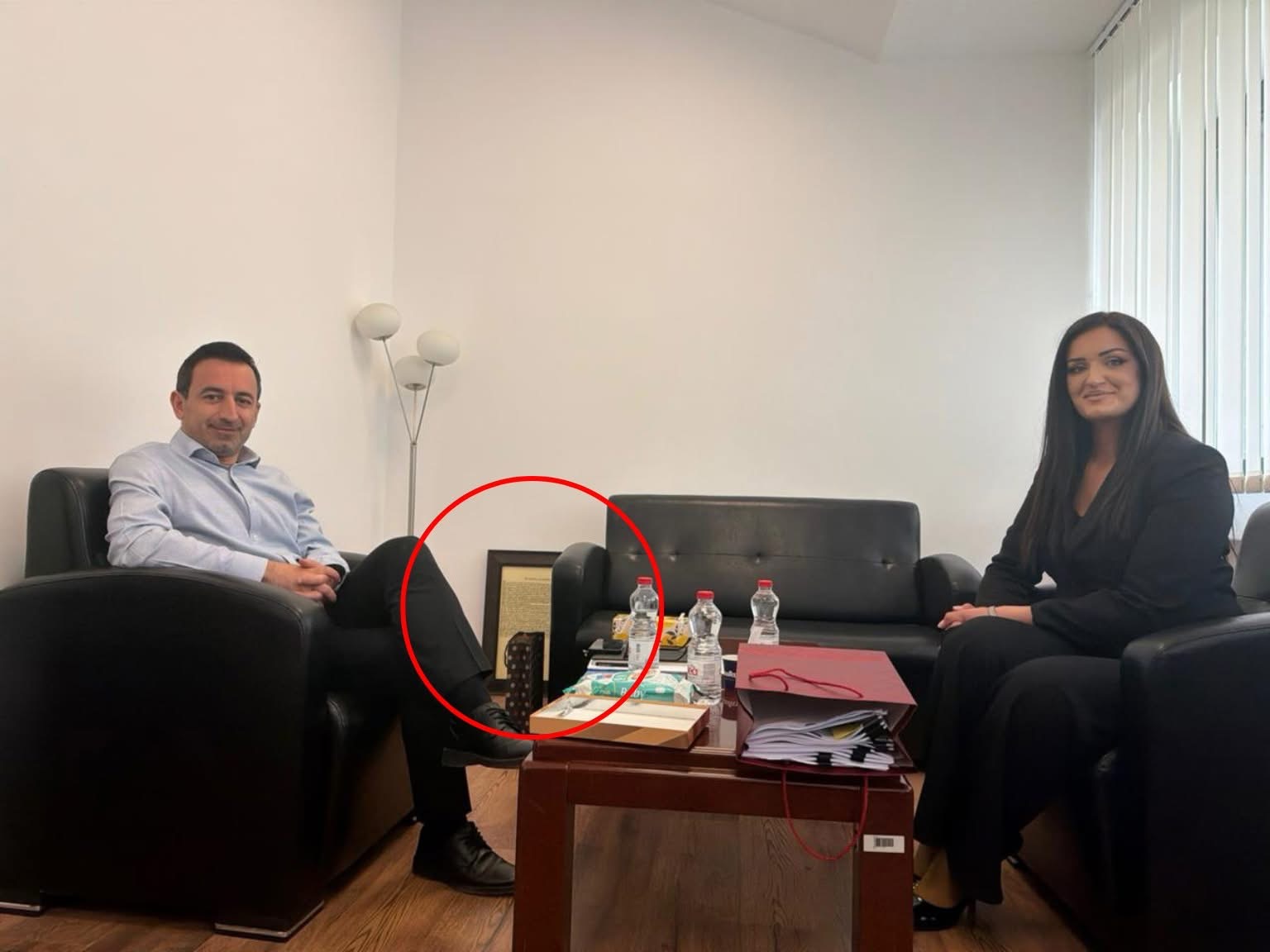 Skandaloze, Dimal Basha hedh pas kauqi Deklaratën e Pavarësisë së Kosovës