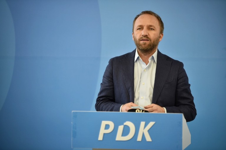 Abelard Tahiri njofton se nuk do të jetë në listën e PDK-së për deputet