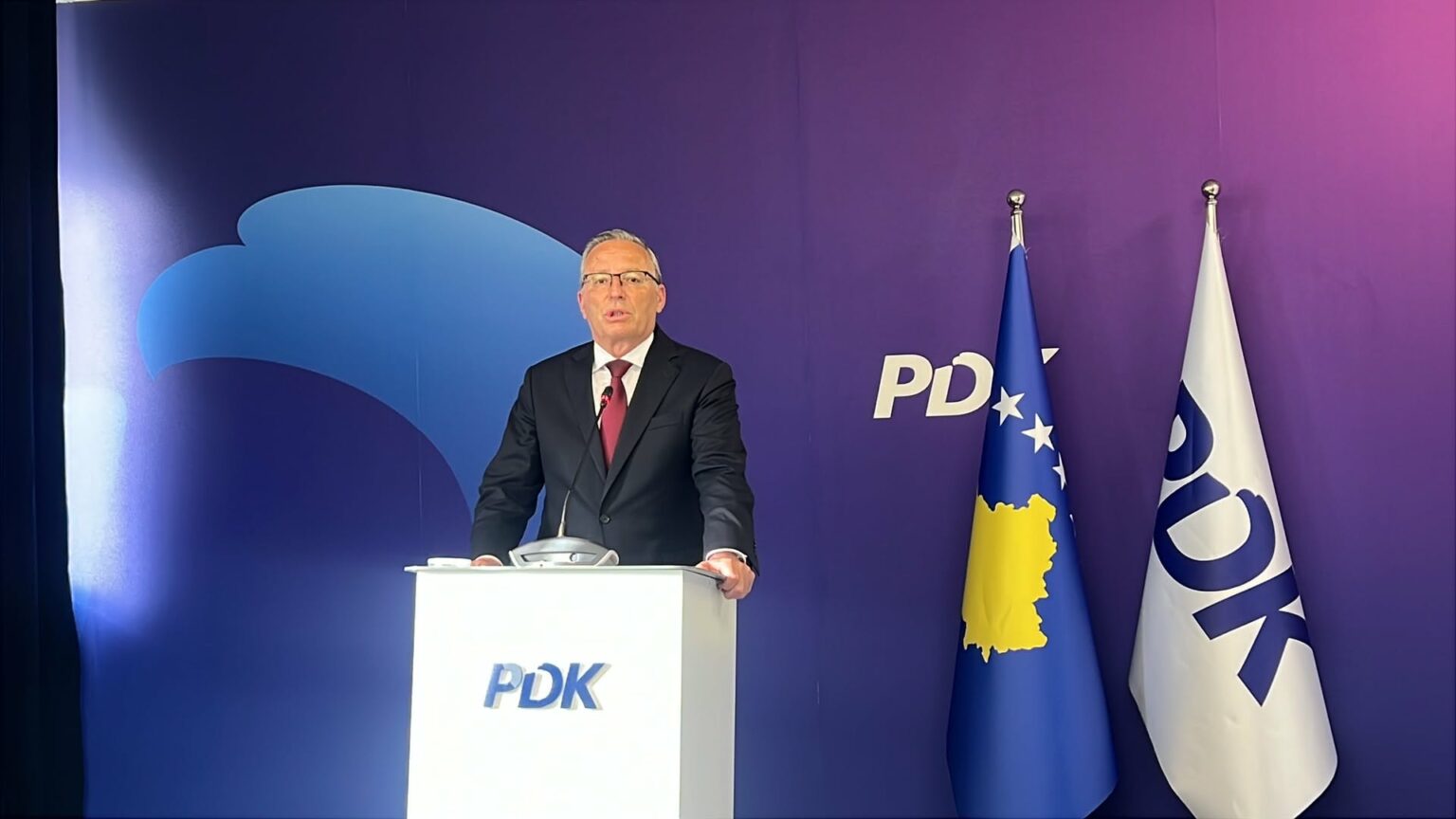 PDK-ja refuzon rikthimin e Fatmir Limajt në parti