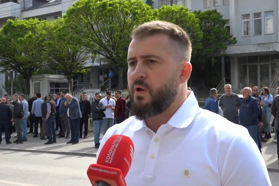 Mërgim Lushtaku: VV po e provokon babin tim, prania e “specialëve” në Skenderaj fyerje për Drenicën