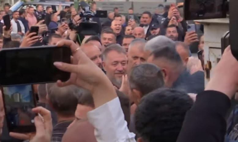Sami Lushtaku del me reagim: Unë i përgjigjem Republikës, kombit dhe Zotit