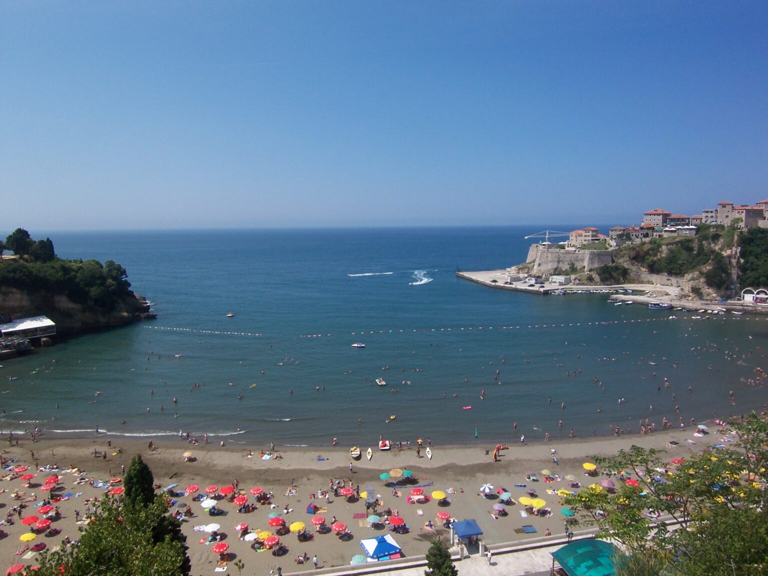 Komuna e Ulqinit me rregullore të re për plazhet, kush s’e respekton gjobitet