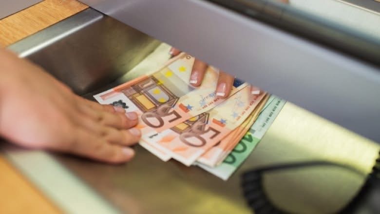 Rrogat rriten, por çmimet shtrenjtohen më shumë