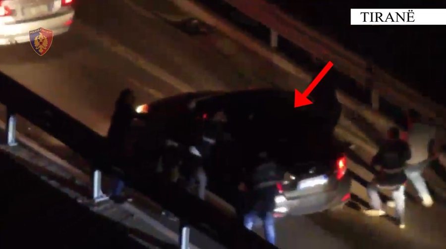 Operacion si në filma, kapet “tregtari” i automatikëve