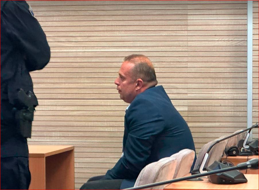 Ish-togeri policor pranon fajësinë për spiunazh