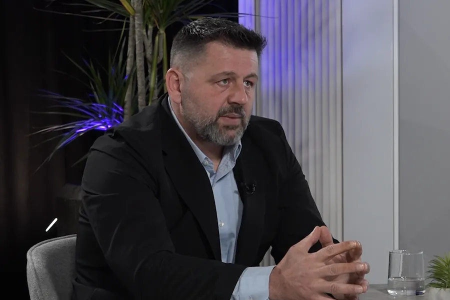 “Po të më quan mua dikush Bekë Serbia, nuk ia fali”, çka po paralajmëron anëtari i AAK-së