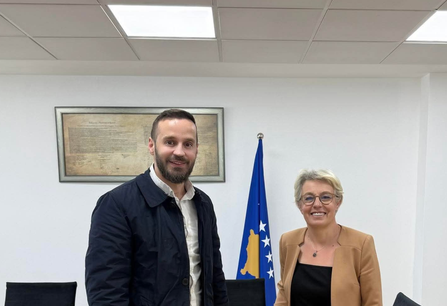 Donika Gërvalla për deklaratën skandaloze të Fatos Gecit për ish-krerët e UÇK-së në Hagë: E respektoj atë që ka thënë