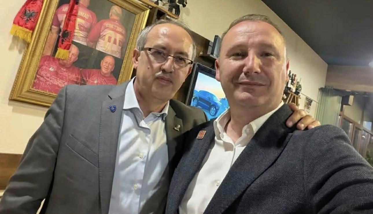 “Bashkë me kryeministrin më të mirë që ka pasur Kosova” – Armend Zemaj publikon foto me Avdullah Hotin