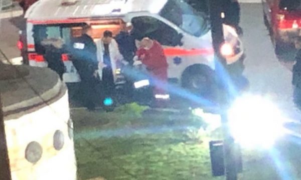 Rrahje masive mes dy familjeve – Dy persona bëhen për spital