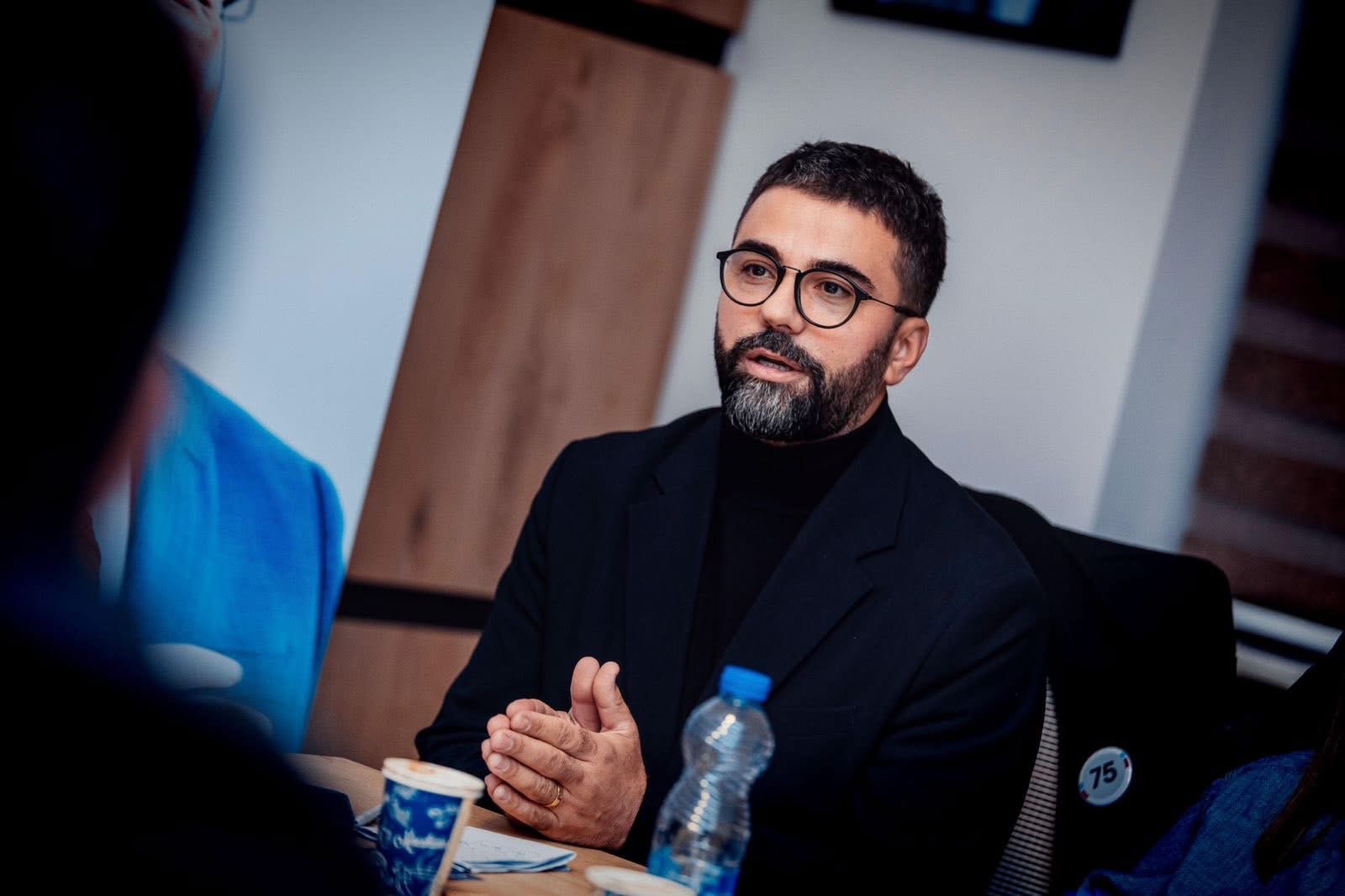 Ndarja e 100 eurove nga Kurti, Behrami i PDK-së kërkon nga Prokuroria të marrë masa