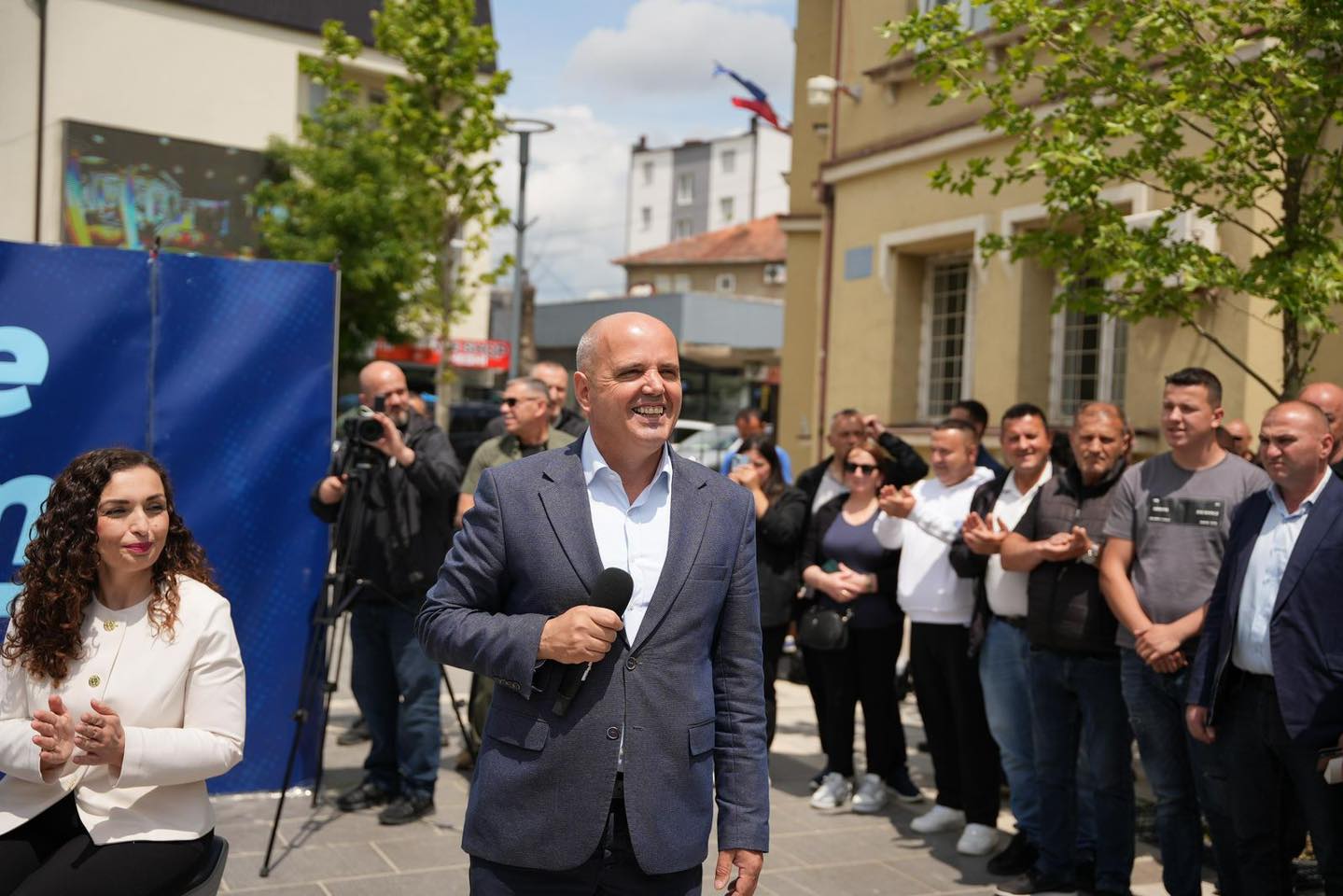 Qytetarët brohorasin “Albin Kurti”, vjen reagimi i fortë i Ekrem Hysenit: Eh more qena!