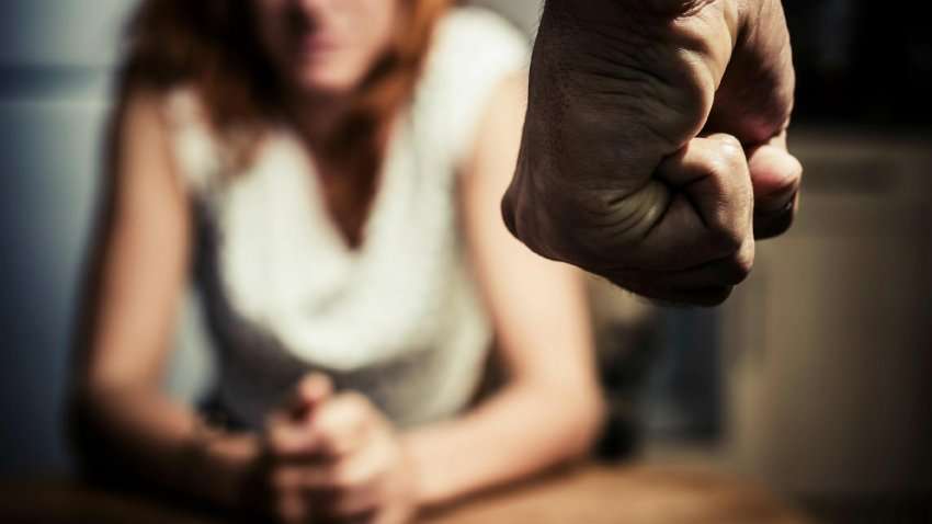 Konflikt për dyshime tradhtie, gruaja kërkon ndihmë mjekësore pas përleshjes nga burri dhe vëllezërit e tij