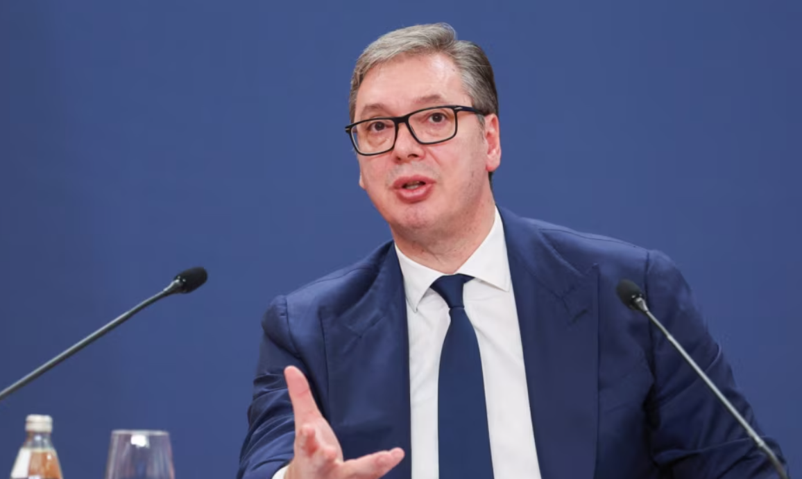 Vuçiq paralajmëron dorëheqjen nga posti i presidentit pas tensioneve në Serbi