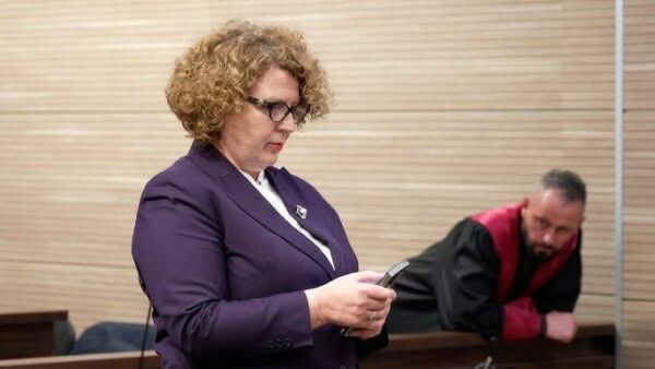 Rozeta Hajdari reagon pas publikimit të bisedave në grupin sekret të WhatsAppit