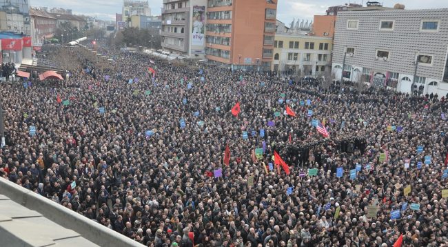 Të dielën paralajmërohet protestë në Prishtinë