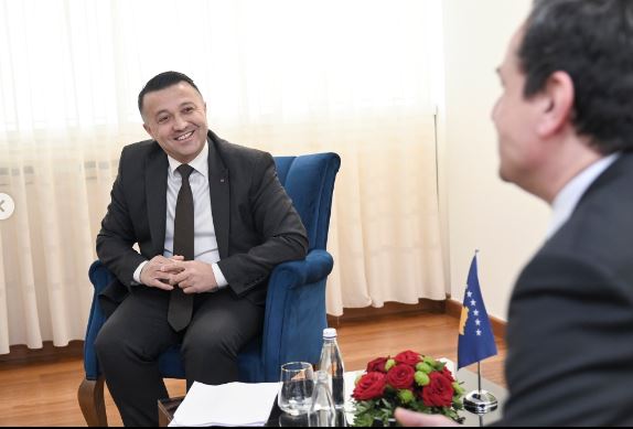 A do të jetë pjesë e Qeverisë? Flet Veton Berisha