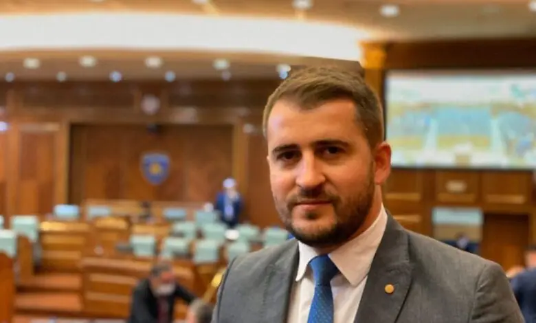 Mërgim Lushtaku: Grupi më i fortë i VV-së janë trashëgimtarët e UDB-së