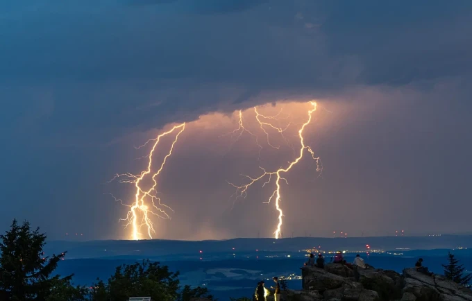 10 të lënduar nga goditja e rrufesë në Gjermani