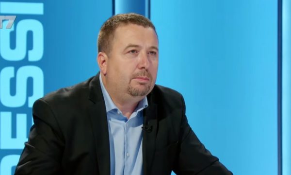 Blerim Latifi kritikon protestuesit: “Pse nuk protestojnë për Luginën e Preshevës?”